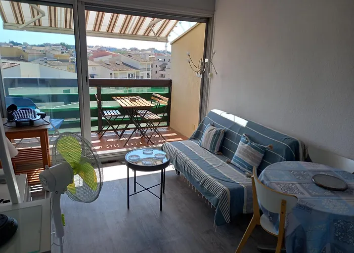 La Baleine Rose, T2 Vue Dégagée Sur Le Centre Port